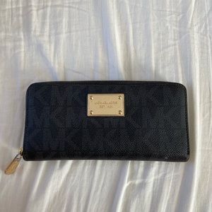 HP🎉MICHAEL KORS EST. 1981 BLACK WALLET
